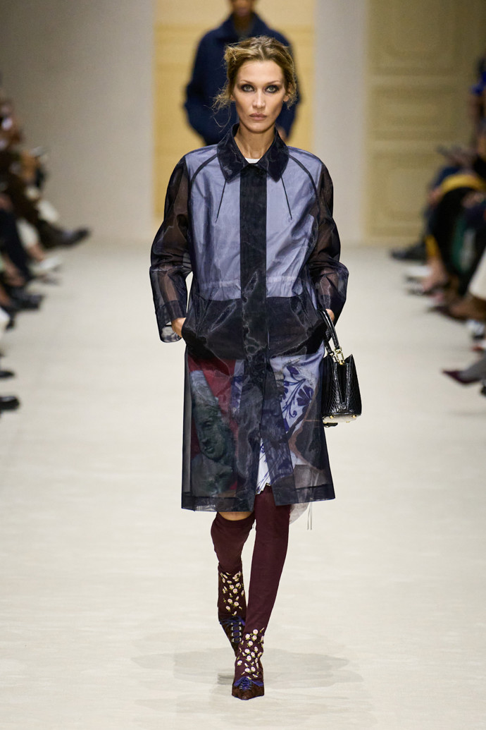 Bella Hadid na přehlídce Prada, podzim/zima 2026/2027
