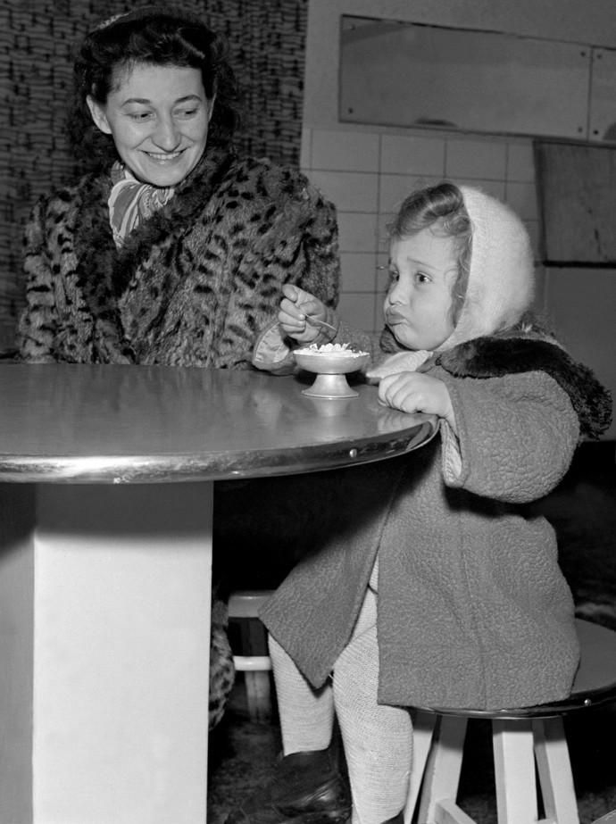 Mléčný bar v roce 1950.
