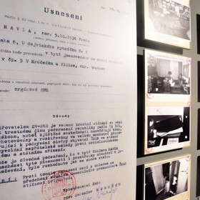 Signatáři pocházeli z různých prostředí, od intelektuálů po dělníky. Spojovala je odvaha říct nahlas to, co si většina jen tiše myslela.
