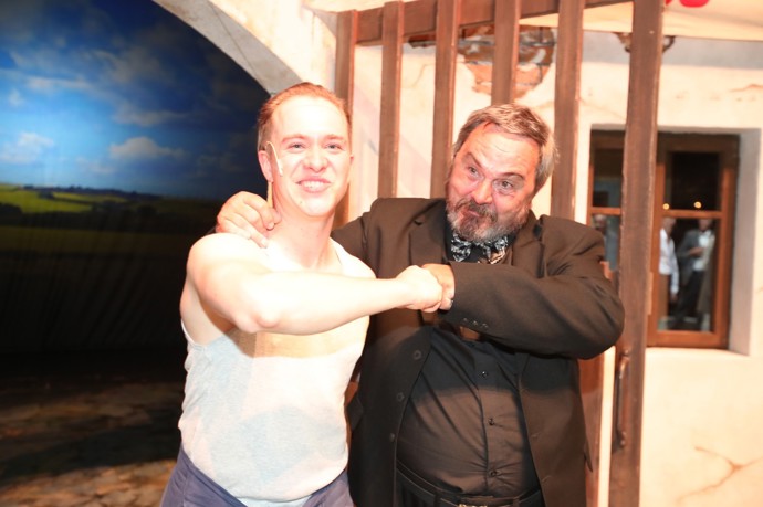 Broněk Černý a Filip Hořejš při premiéře muzikálu Slunce, seno, jahody, 16. června. 2022 v pražském Hudebním divadle Karlín.
Broněk Černý a Filip Hořejš při premiéře muzikálu Slunce, seno, jahody, 16. června. 2022 v pražském Hudebním divadle Karlín.