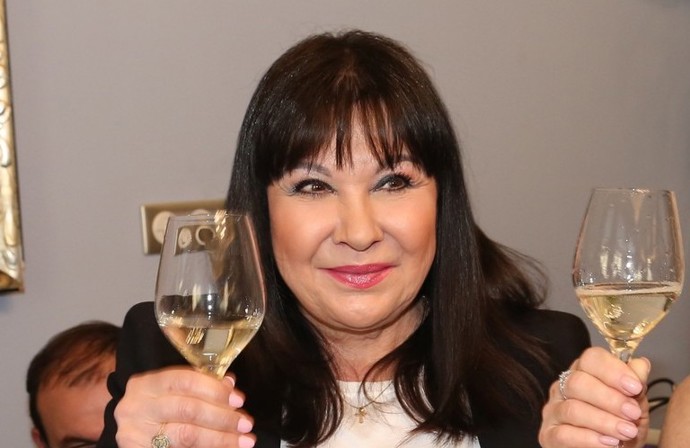 Dagmar má velké problémy s alkoholem
Dagmar má velké problémy s alkoholem