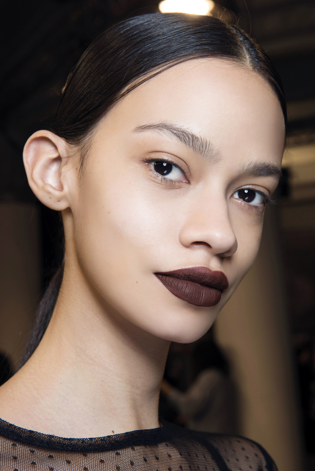 Beauty trendy z přehlídek: Vínová pohádka o probdělé noci