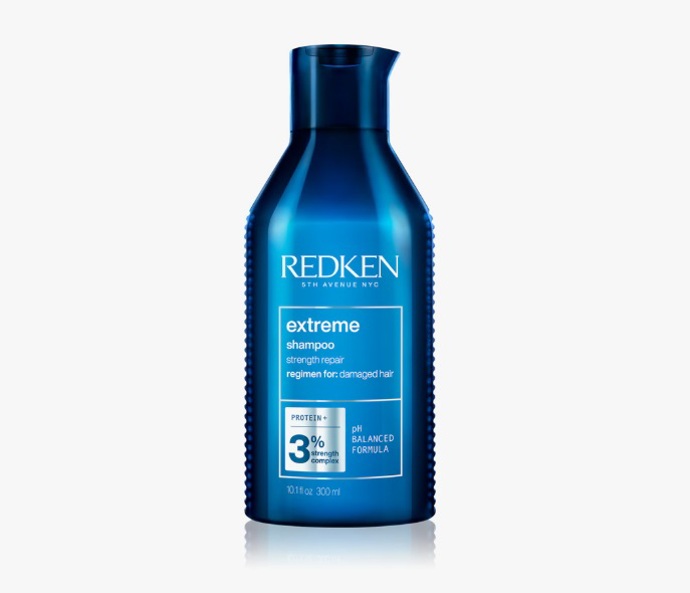 Regenerační šampon pro poškozené vlasy, Redken, 431 Kč
