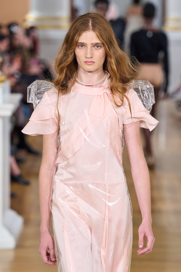 Růžová v pojetí Simone Rocha
Růžová v pojetí Simone Rocha