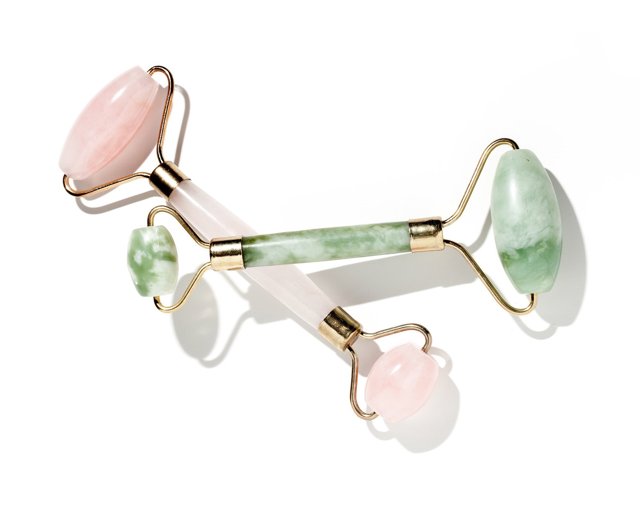 Máte už svůj váleček Jade roller? Máte už svůj váleček Jade roller?