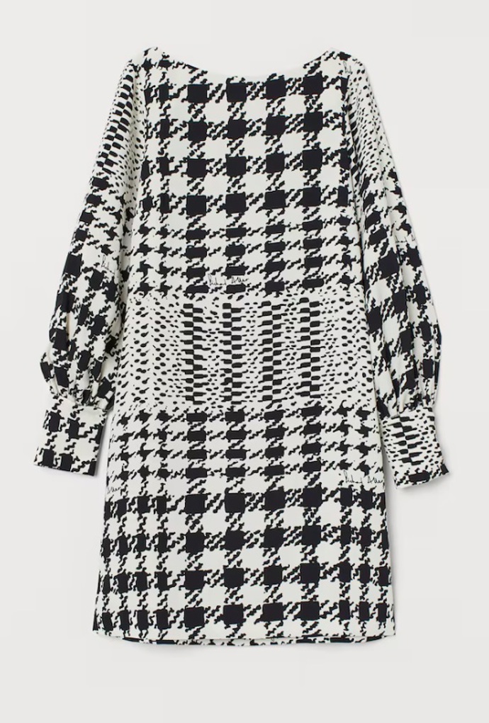 Šaty s lodičkovým výstřihem, H&M, 399 Kč
