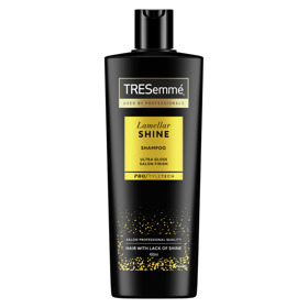 Šampon, TRESemmé Lamellar Shine, 149 Kč (400 ml)

Skoncujte se suchými a zničenými vlasy! Regenerační šampon Tresemmé Biotin + Repair 7 viditelně napravuje až 7 druhů poškození vlasů způsobených barvením, žehlením, česáním, zaplétáním, fénováním, kulmováním či odbarvováním.
