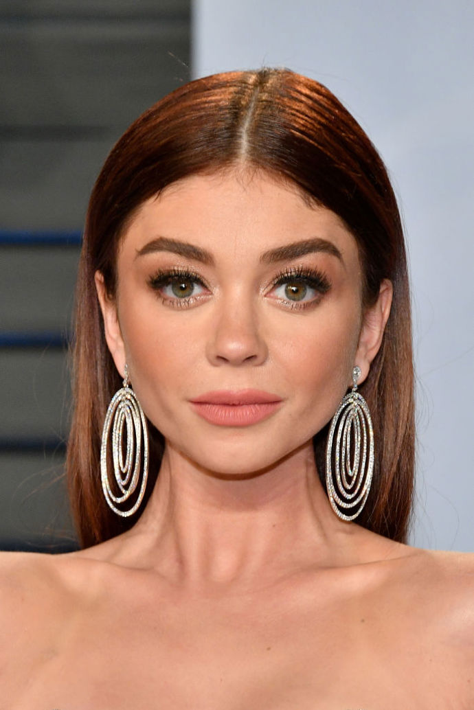 Sarah Hyland

Když do hnědé přidáte trochu červených tónů, pocitově se vám i trochu zabarví pleť. Pokud toužíte po opálení, můžete vyzkoušet tohle, anebo populární "fake tan".
