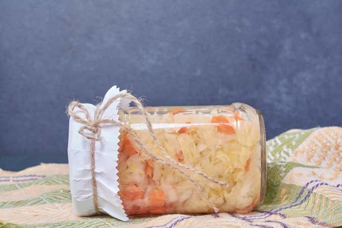 Nesterilizované kysané zelí obsahuje vitamín C, K a hlavně hromadu probiotických bakterií.
Nesterilizované kysané zelí obsahuje vitamín C, K a hlavně hromadu probiotických bakterií.