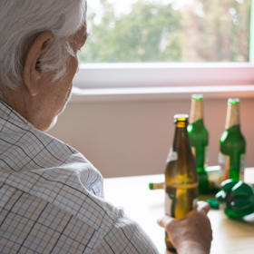 Alkoholu propadá stále více lidí a těla vysílají varovné signály
Alkoholu propadá stále více lidí a těla vysílají varovné signály