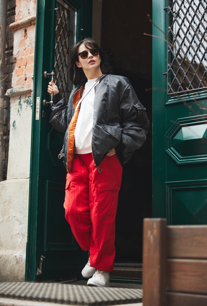Elegance i styl. Bombery nejsou neforemné bundy, ale naopak stylové kousky pro vytvoření jedinečného outfitu. Bez ohledu na věk. 
