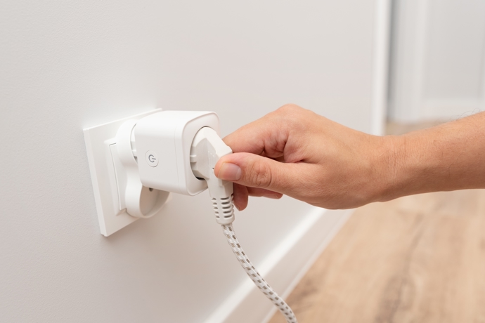 Chytré zásuvky lze propojit s chytrým telefon s pomocí wifi, zapínat tak můžete klasické domácí spotřebiče i na dálku.
Chytré zásuvky lze propojit s chytrým telefon s pomocí wifi, zapínat tak můžete klasické domácí spotřebiče i na dálku.