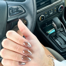 Glazed brown nails
Glazed brown nails