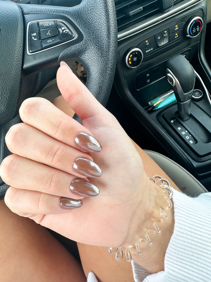 Glazed brown nails
Glazed brown nails