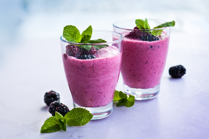 Různé koktejly a smoothie mohou být lahodnou svačinkou. 
