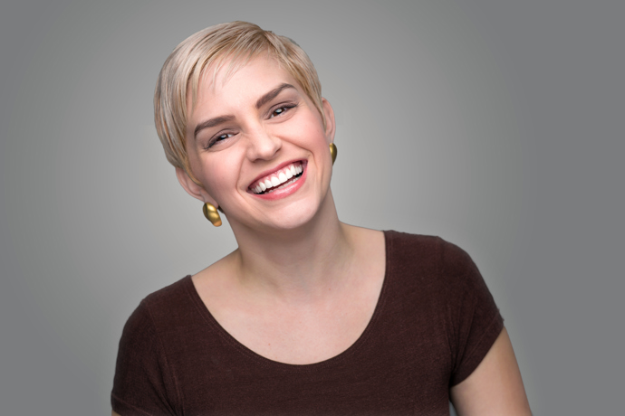 Pixie cut není extrémně náročný na údržbu. Stačí jen použít trochu vosku a vlasy upravit tak, aby směřovaly, kam mají. 
