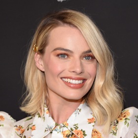 Margot Robbie si délku po ramena v posledních době velmi oblíbila.
Margot Robbie si délku po ramena v posledních době velmi oblíbila.