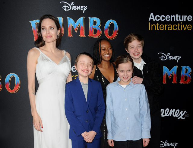 Angelina Jolie s Dětmi Angelina Jolie s Dětmi