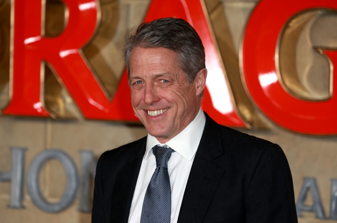 Ve filmu Láska nebeská ztvárňuje Hugh Grant postavu britského premiéra Davida.
