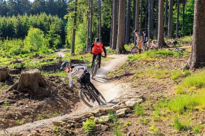 Žďárské vrchy jsou pro cyklisty malý ráj.
Žďárské vrchy jsou pro cyklisty malý ráj.