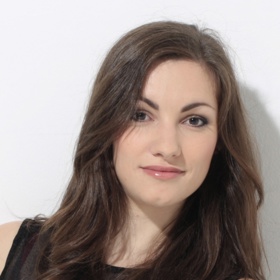Jolana Slavíková, česká sopranistka
Bach má pro mě význam skoro esenciální, neboť jeho skladby byly jedny z prvních, které mi otevřely svět klasické hudby. Dodnes mne uchvacuje jeho genialita. Za jeho kompozicemi se skrývá srdce člověka, věřícího, strádajícího, hledajícího, kajícího se, které promlouvá i k dnešním "moderním" lidem. To mě opravdu fascinuje.
Jolana Slavíková, česká sopranistka
Bach má pro mě význam skoro esenciální, neboť jeho skladby byly jedny z prvních, které mi otevřely svět klasické hudby. Dodnes mne uchvacuje jeho genialita. Za jeho kompozicemi se skrývá srdce člověka, věřícího, strádajícího, hledajícího, kajícího se, které promlouvá i k dnešním "moderním" lidem. To mě opravdu fascinuje.