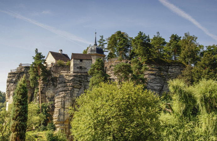Skalní hrad Sloup vytesaný do pískovce.
