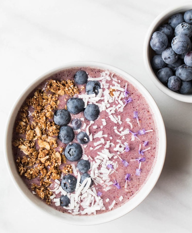 Misky plné vitamínů aneb 5 receptů na smoothie bowls