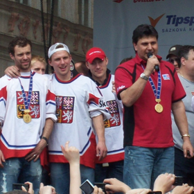Vladimír se svými zlatými hochy na oslavách titulu v roce 2010
Vladimír se svými zlatými hochy na oslavách titulu v roce 2010
