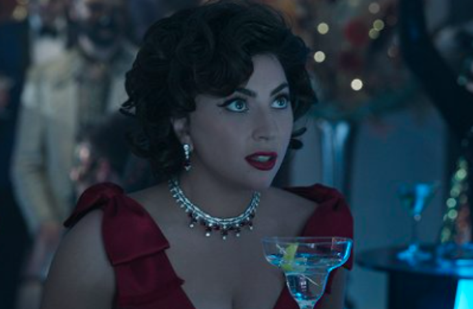 Záběry z filmu Klan Gucci, kde si Patrizii Reggiani zahrála Lady Gaga
