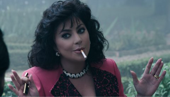 Záběry z filmu Klan Gucci, kde si Patrizii Reggiani zahrála Lady Gaga
