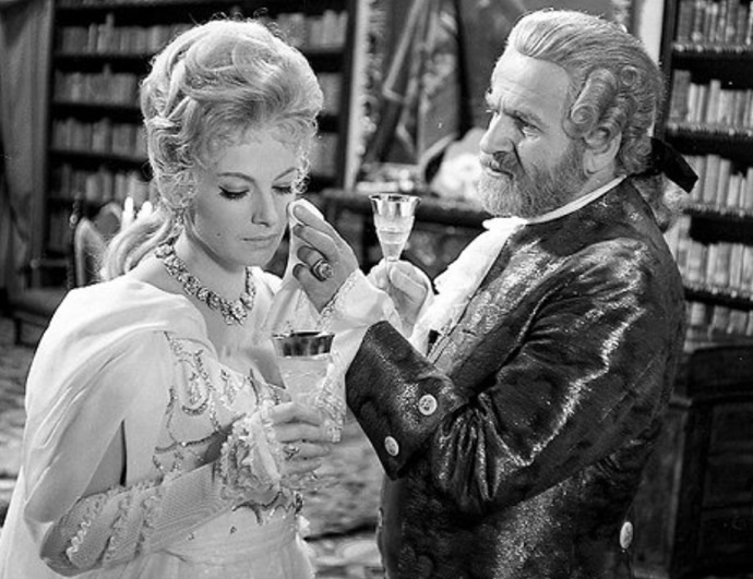 Milena Dvorská byla jednou z nejkrásnějších hereček českého filmu. Svoji filmovou kariérou začala rozvíjet během studií na DAMU a poté i během svého angažmá v Divadle E. F. Buriana. 
