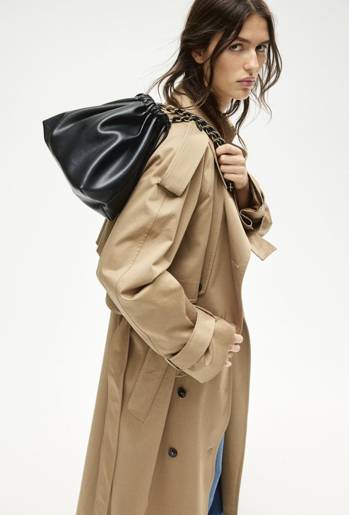 Kabelka bucket, černá a krémová, H&M 719 Kč
