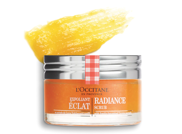 Tento rozjasňující pleťový peeling obohacený o čerstvě sklizené korsické pomelo, které je známé svým obsahem přirozené ovocné kyseliny, poskytuje pleti okamžité osvěžení. Nechte se překvapit lahodnou konzistencí připomínající domácí marmeládu. 800 Kč
