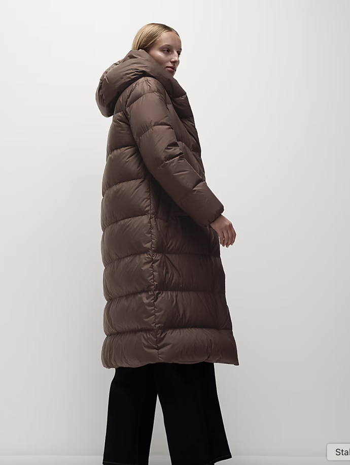Dlouhý kabát s peřím a prachovým peřím, levandulová a tmavě čokoládová, Marks&Spencer, 4 599 Kč
