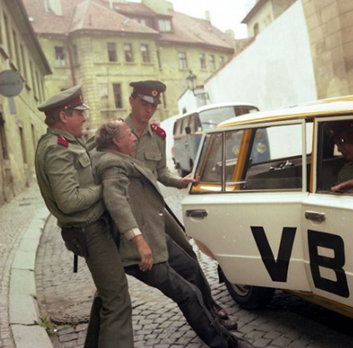Broněk Černý ve filmu Tísňové volání
Broněk Černý ve filmu Tísňové volání
