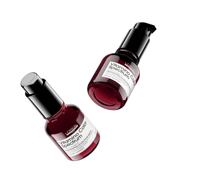 Sérum L’Oréal Professionnel Serie Expert Vitamino Color Spectrum zamezí blednutí vlasů, zkrotí krepatění a ochrání před vlhkostí i vysokými teplotami. Každý pramen zahalí do neviditelného štítu, který uhlazuje, hydratuje a dodává oslnivý lesk až po 10 umytí.
Sérum L’Oréal Professionnel Serie Expert Vitamino Color Spectrum zamezí blednutí vlasů, zkrotí krepatění a ochrání před vlhkostí i vysokými teplotami. Každý pramen zahalí do neviditelného štítu, který uhlazuje, hydratuje a dodává oslnivý lesk až po 10 umytí.