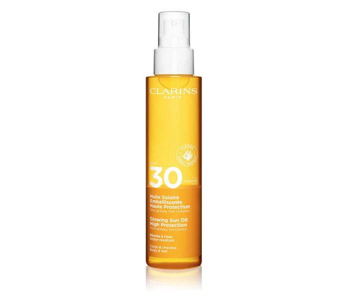 Clarins Sun Care Glowing Oil suchý olej na vlasy i tělo SPF 30, 830 Kč
Clarins Sun Care Glowing Oil suchý olej na vlasy i tělo SPF 30, 830 Kč