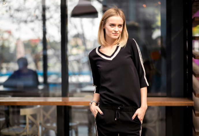 Styling není jen o módě, je to také mocná zbraň vlastního sebevyjádření, poukazující na naše sebevědomí, energii a vnitřní rozpoložení.
Styling není jen o módě, je to také mocná zbraň vlastního sebevyjádření, poukazující na naše sebevědomí, energii a vnitřní rozpoložení.