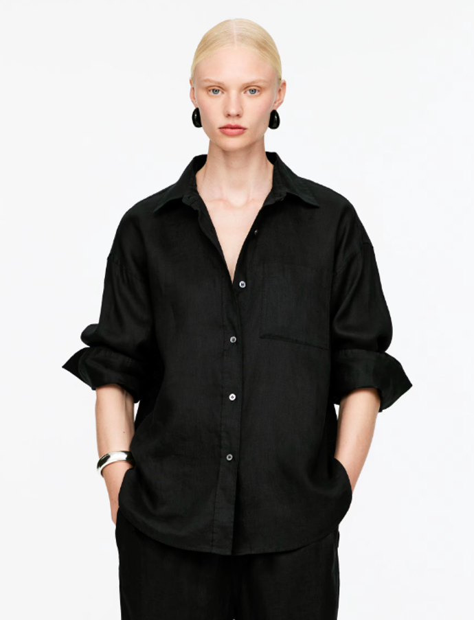 Lněná košile, ARKET, 79 eur
