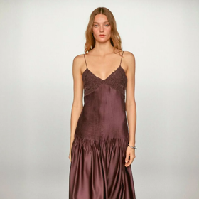 Slip dress, Massimo Dutti, 3999 Kč
Slip dress, Massimo Dutti, 3999 Kč