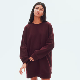 Šaty, H&M, 479 Kč

Tento kousek pořídíte během Dnů Marianne 2025 při nákupu nad 800 Kč se slevou 20 %. 
