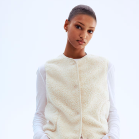 Vesta, H&M, 359 Kč

Tento kousek pořídíte během Dnů Marianne 2025 při nákupu nad 800 Kč se slevou 20 %. 
