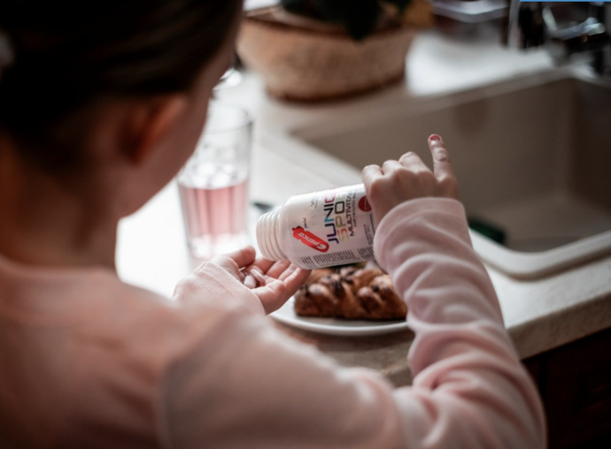 Multivitamíny pro děti, Junior Sport Multivitamin 150 bonbonů, Jahoda, Penco, 429 Kč

Cucací bonbony Penco® Junior Sport Multivitamin s přírodní jahodovou chutí obsahují spektrum 12 vitamínů a vápník. Doporučujeme pro správný růst, imunitu a psychickou pohodu. Vhodné pro mladé sportovce.
