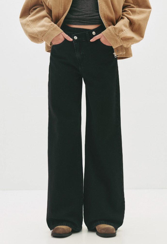 Černé džíny, PULL&BEAR, 849 Kč
