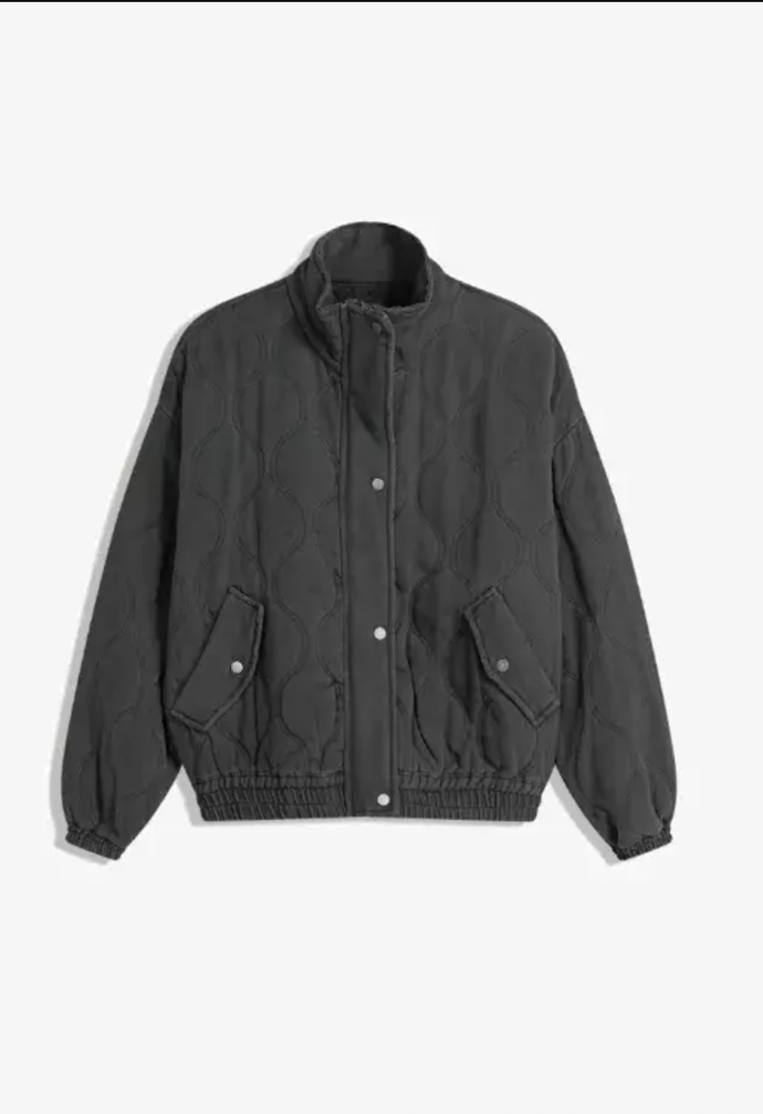 Prošívaný bomber, Berschka, 1799 Kč
Prošívaný bomber, Berschka, 1799 Kč
