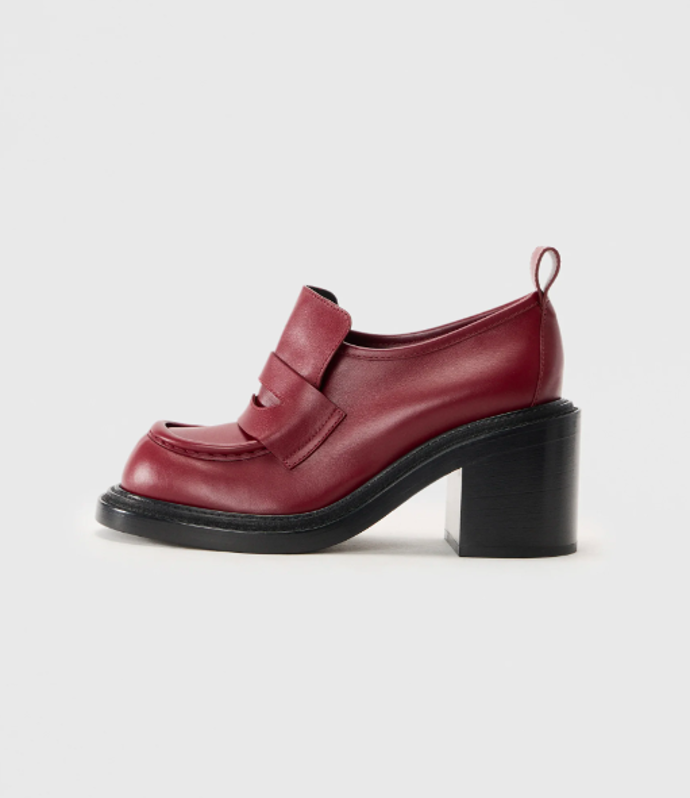Vínové boty, MOSCHINO, 22340 Kč
Vínové boty, MOSCHINO, 22340 Kč