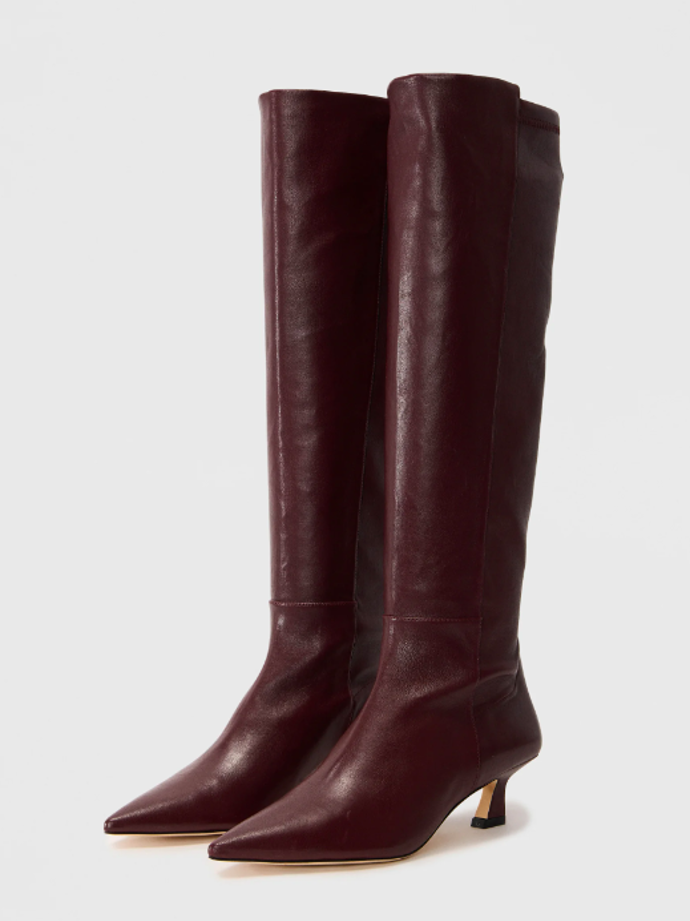 Vínové boty, STUART WEITZMAN, 22800 Kč
Vínové boty, STUART WEITZMAN, 22800 Kč