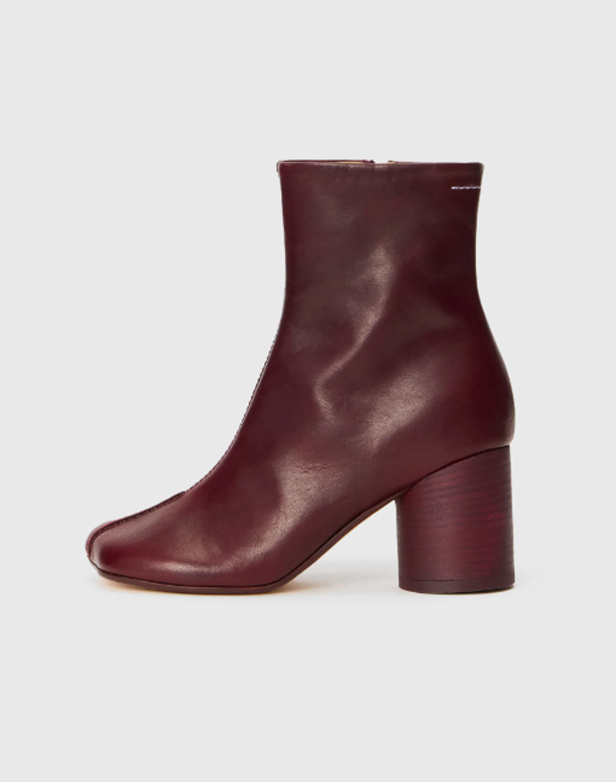 Vínové boty, MM6 MAISON MARGIELA, 16480 Kč
Vínové boty, MM6 MAISON MARGIELA, 16480 Kč