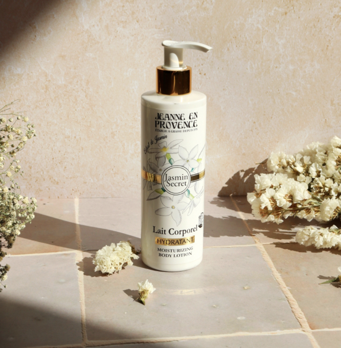 Hydratační tělové mléko Jeanne en Provence Jasmin Secret, koupíte na e-shopu Yoo.cz, 279 Kč
