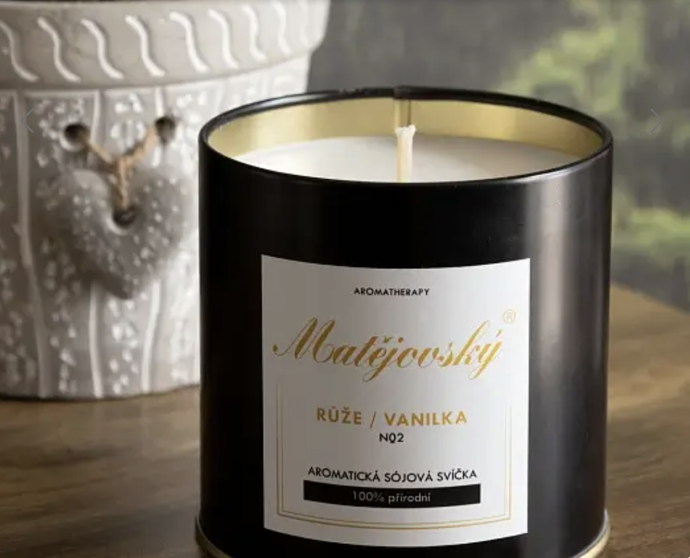 VÁHY

Sójová svíčka Růže/Vanilka, Matějovský, 649 Kč

Elegantní aromatická svíčka z přírodního sójového vosku a vonných olejů bude dokonalým dárkem pro muže i ženy. Základem vonného oleje jsou sladké tóny vanilky a květin, které vnesou do interiéru harmonickou atmosféru. 
